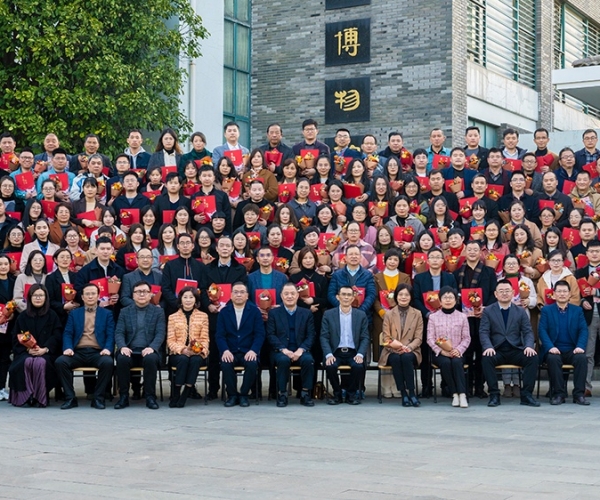 集團2021-2022年度表彰大會(huì )隆重舉行