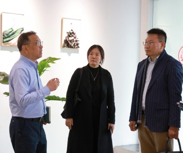 中國紡織工程學(xué)會(huì )調研組來(lái)訪(fǎng)