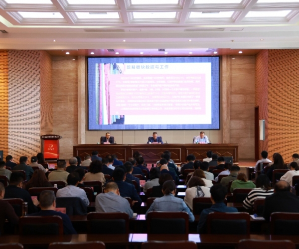 穩扎穩打，持續開(kāi)拓奮進(jìn)； 思路創(chuàng  )新，力求優(yōu)質(zhì)發(fā)展