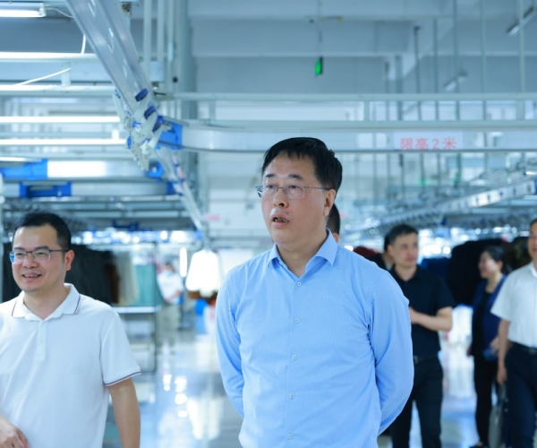 農行總行田繼敏領(lǐng)導一行調研嘉欣絲綢 共探銀企合作新機遇