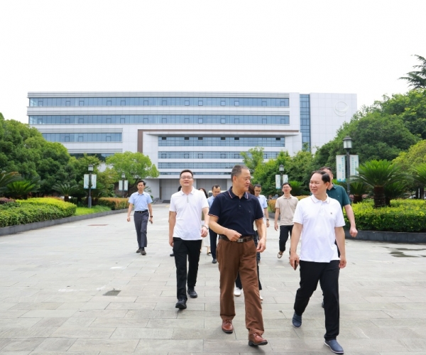 河池市領(lǐng)導赴嘉興調研嘉欣絲綢 共商高端絲綢項目落地大計